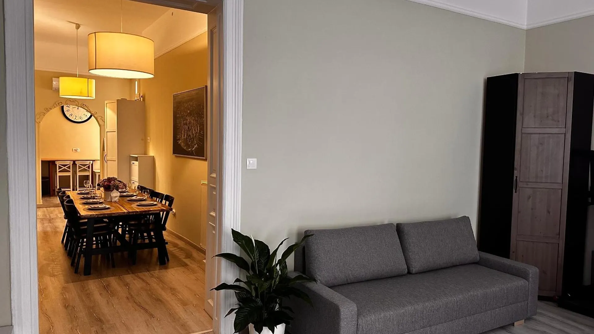 Spacious And Stylish Jokai Apartment Budapest