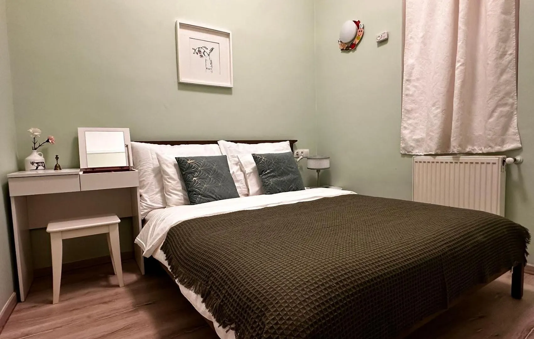 Spacious And Stylish Jokai Apartment Budapest