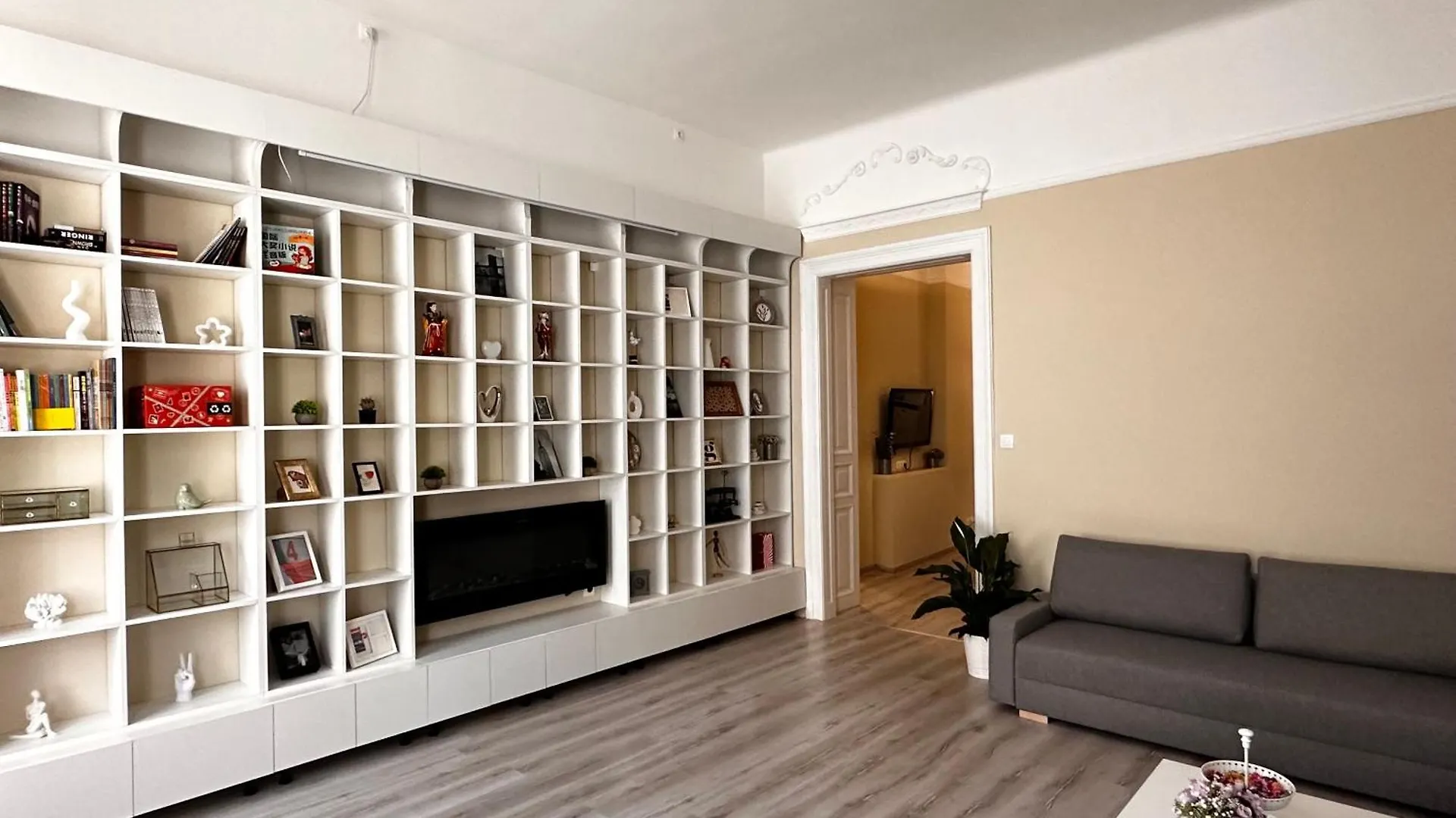Spacious And Stylish Jokai Apartment Budapest