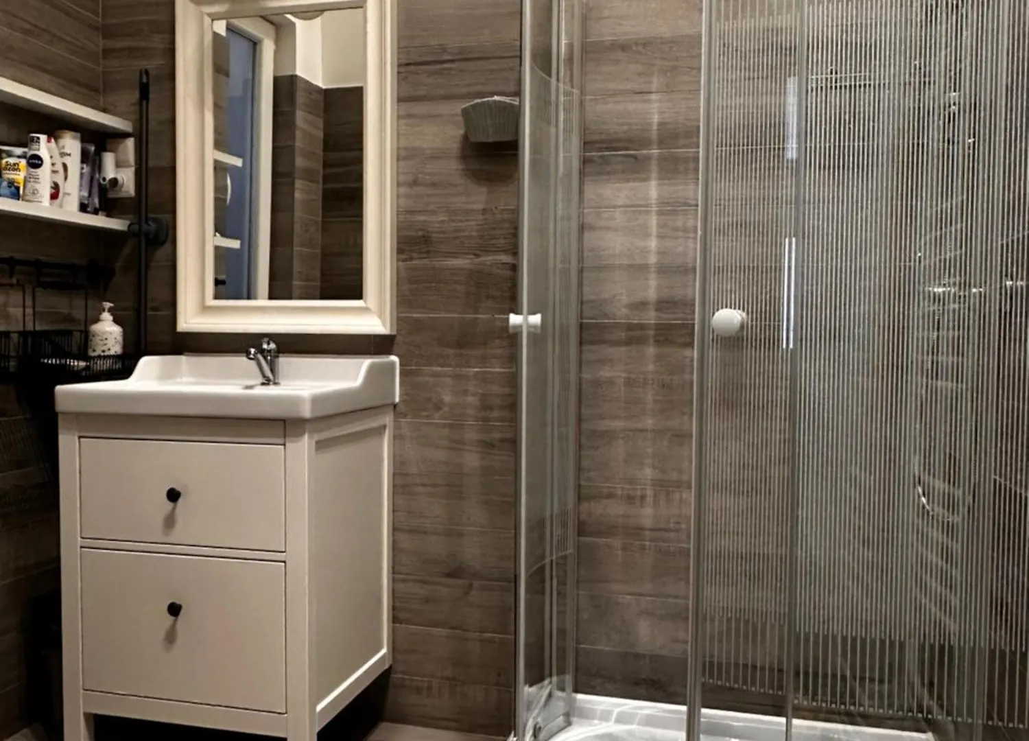 Spacious And Stylish Jokai Apartment Budapest